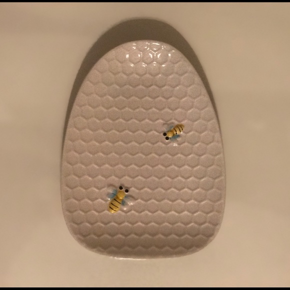 HoneyBee Spoon Rest with Salt & Pepper Shaker Set - Picture 3 of 6